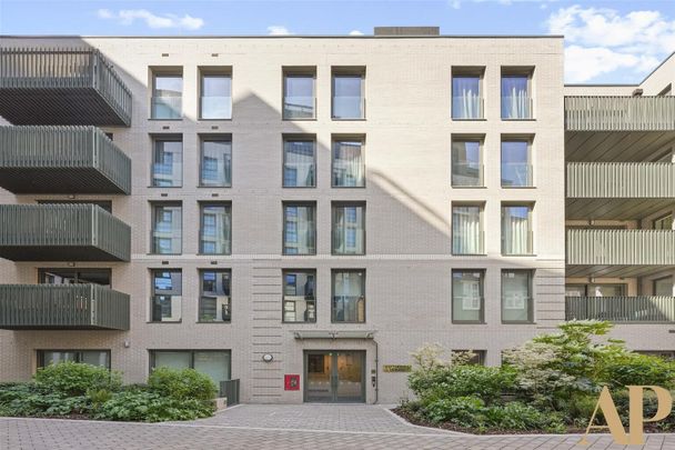 Cuthbert House, Brigade Mews, London - Photo 1