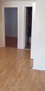 GRAND 3 1/2 AVEC PORTE PATIO DEMI SOUS-SOL LIBRE - Photo 3