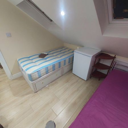 Room in a Shared House, Pembroke Road, IG3 - Photo 4