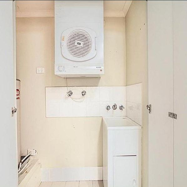 SUPER SPACIOUS, SUPER CONVENIENT! - Photo 1