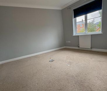3 bedroom end of terrace house to rent - Photo 2