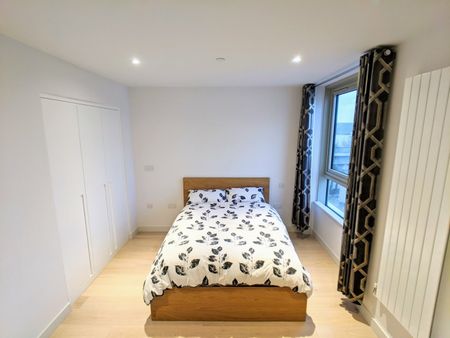Studio Flat, Starboard Way, E16 - Photo 2