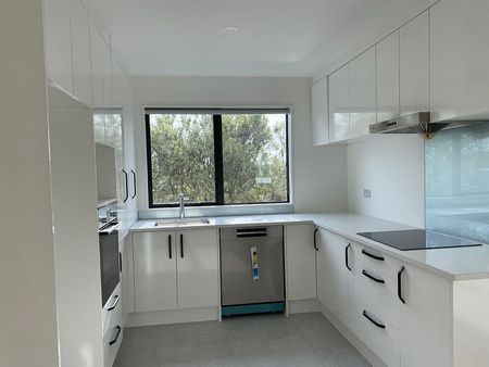 2 Bedroom 2 Bathroom House in Henderson - Photo 4