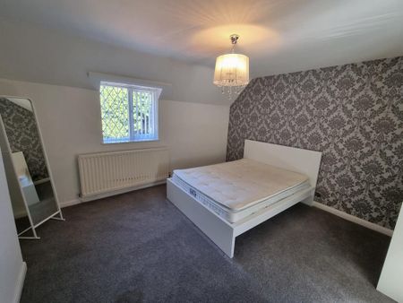 4 bedroom detached house to rent - Photo 4