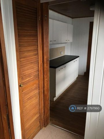 4 bedroom terraced house to rent - Photo 4