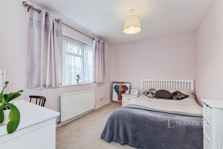 3 bedroom house to rent Merrylands Road, Great Bookham, Leatherhead, Surrey, KT23 - Photo 5