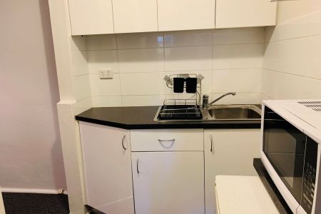 CONVENIENT & AFFORDABLE LIVING CLOSE TO KIRRIBILLI & NORTH SYDNEY - Photo 3