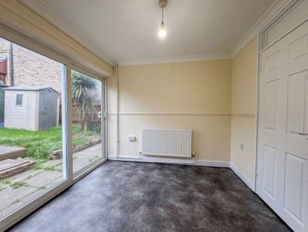 3 bedroom terraced house to rent - Photo 2