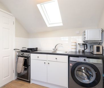 2 Bed Flat, Coventry, CV3 - Photo 1