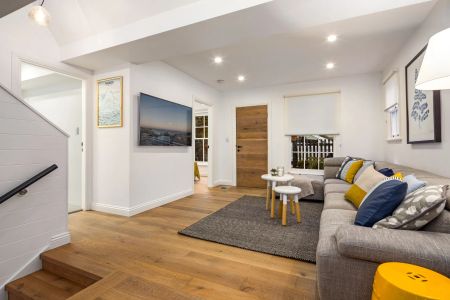 Enchanting 4 Bedroom Family Home - Photo 3