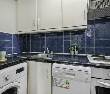 Flat 6, 223 HYDE PARK ROAD Leeds - LS6 1AH - Photo 3