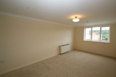 Princes Gate, High Wycombe - Photo 2