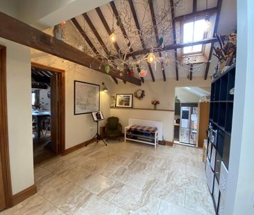 4 bedroom end of terrace house to rent - Photo 2