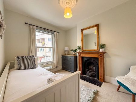 4 bedroom terraced house to rent - Photo 5