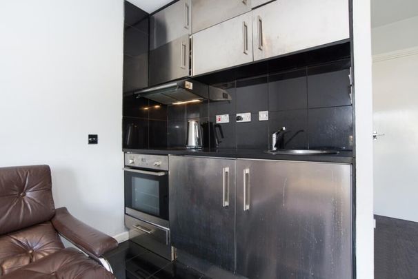 1 Bed Flat, Whiteadder Way, E14 - Photo 1