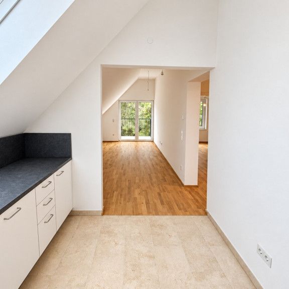 Hochwertiger Dachgeschoss-Erstbezug mit Balkon - Foto 1