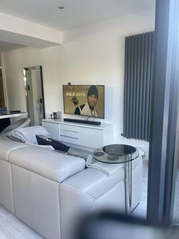 Small double room in beautiful Earlsfield victorian maisonette sharing with one other. - Photo 2