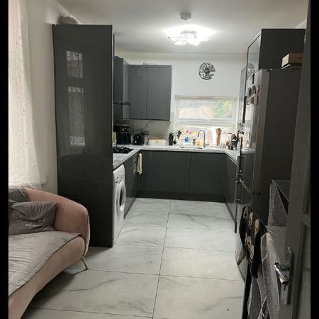 Room in a Shared House, Capworth Street, E10 - Photo 4