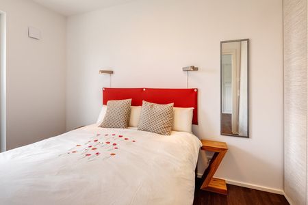 ALL NEW: modernly furnished apartment - Photo 5