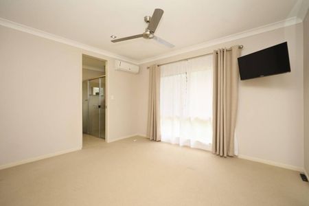Beautiful Modern Home - Media Room - Private Backyard - Solar - Photo 5