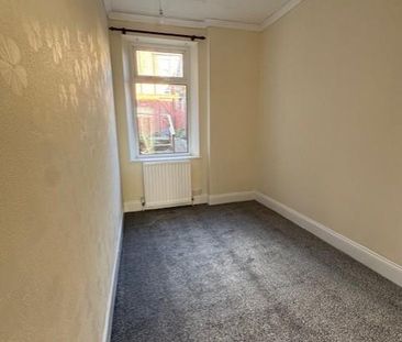 2 bedroom ground floor flat to rent - Photo 2