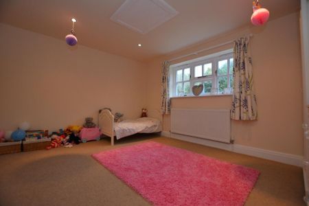 4 bedroom detached house to rent - Photo 5