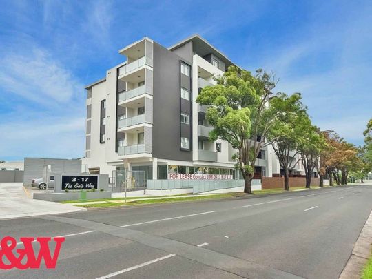UNIT IT THE HEART OF CAMPBELLTOWN !! - Photo 1