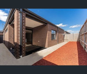 Well-presented home in a convenient and family-friendly location. - Photo 3