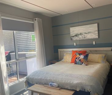 Immaculately presented modern home – Heart of White Beach - Photo 4