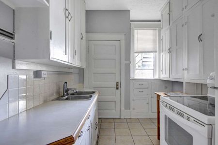 For Rent – 2 Bedroom - Photo 3