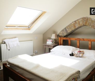 Light room in 4-bedroom apartment in Terenure, Dublin - Photo 5