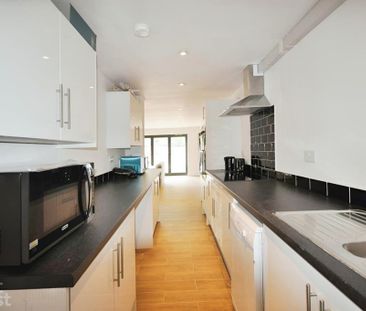 1 bedroom in a house share to rent - Photo 3