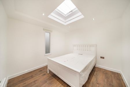 Balham High Road, Balham, SW12 - Photo 3