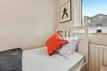 1 bedroom in a house share to rent - Photo 3