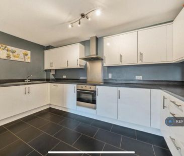 3 bedroom flat to rent - Photo 6