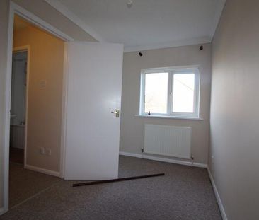 2 bedroom end of terrace house to rent - Photo 1