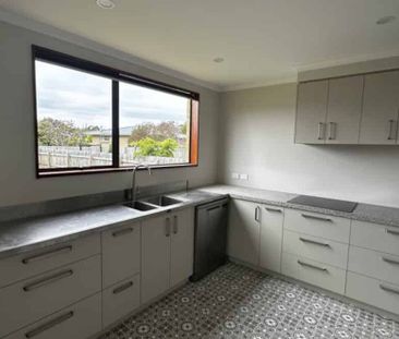 Super spacious and supper sunny! - Photo 5