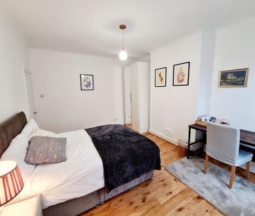 1 bedroom in a house share to rent - Photo 2