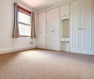 2 bedroom end of terrace house to rent - Photo 4