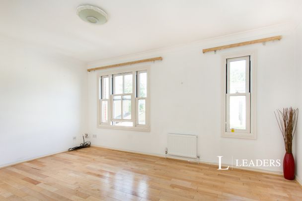 4 bedroom house to rent Ravensworth Gardens, Cambridge, CB1 - Photo 1