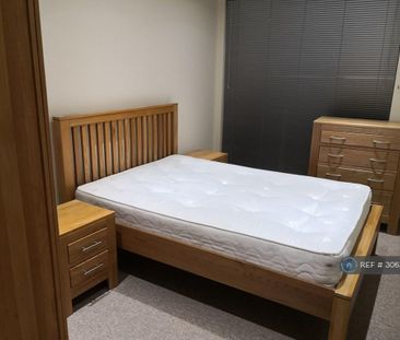 1 bedroom in a flat share to rent - Photo 4
