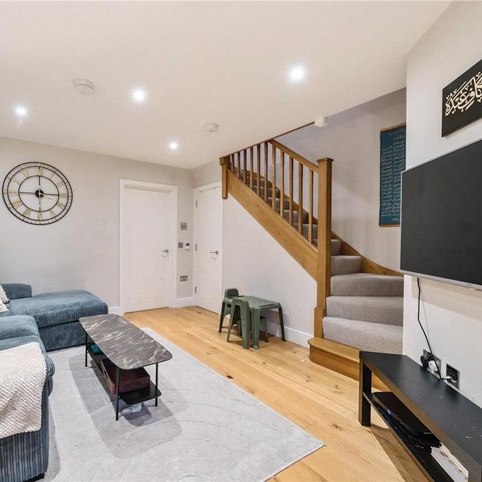 3 bedroom end of terrace house to rent - Photo 1