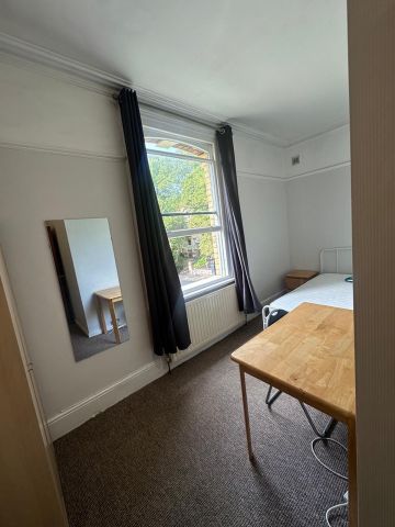 Room in a Shared Flat, Off Lark Lane, L17 - Photo 4