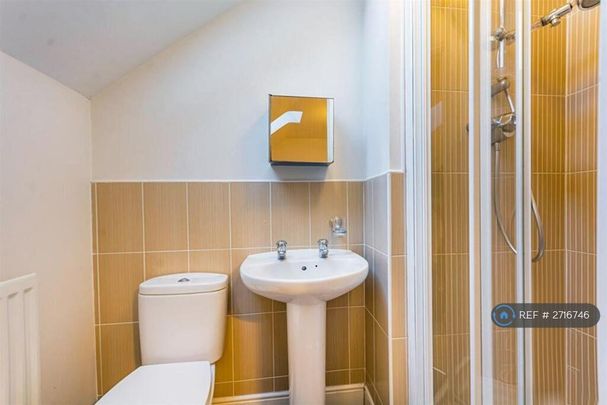 3 bedroom semi-detached house to rent - Photo 1