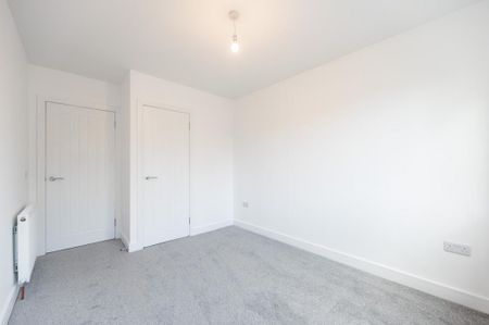 2 bedroom ground floor flat to rent - Photo 3