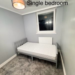 Room in a Shared Flat, Wolsey Court, SW11 - Photo 2