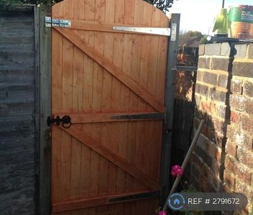 3 bedroom terraced house to rent - Photo 4