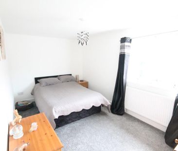 3 bedroom mews to rent - Photo 5