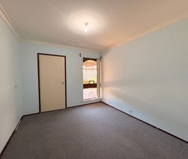 King of Kardinya - Spacious, Renovated & Ready *Open Fri 9th Oct 4p... - Photo 2