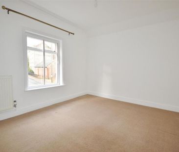 2 bedroom semi-detached house to rent - Photo 6